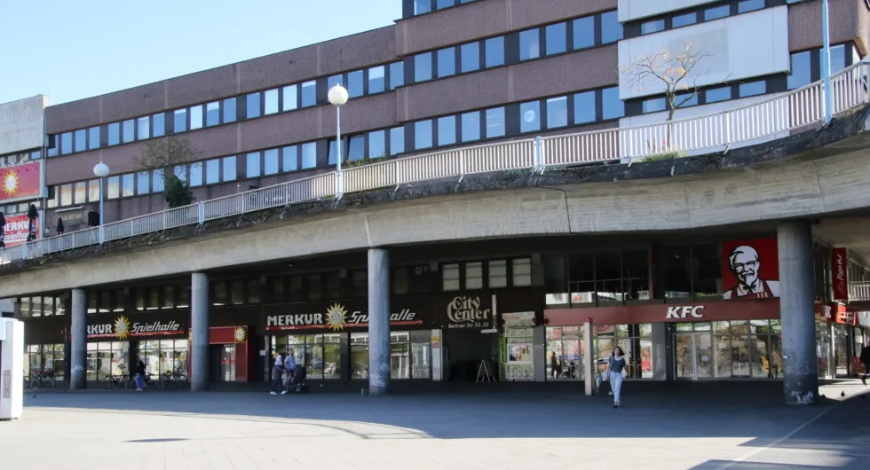 Brutalismus in Offenbach - Reste der ehemaligen Zweiten Ebene vor dem City Center