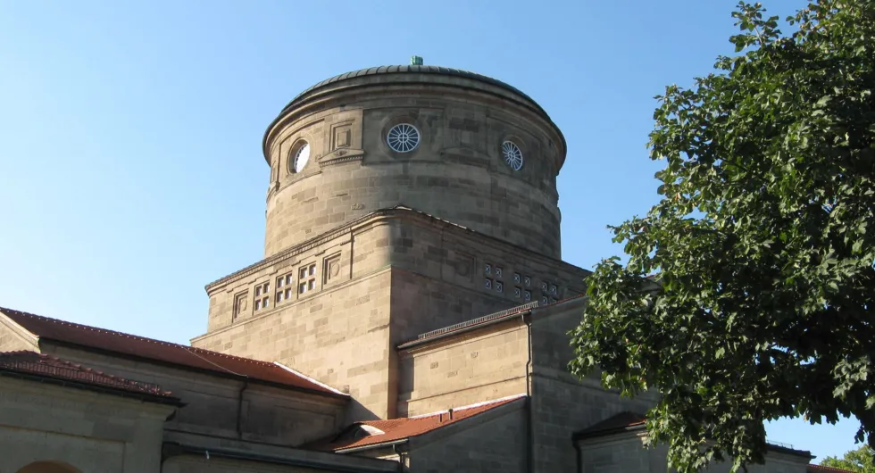 Hauptfriedhof Trauerhalle. Portalbau mit Krematorium in neoklassizistischen Stil von 1912.